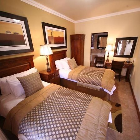 Le Cozmo Guesthouse Johannesburg Esterno foto