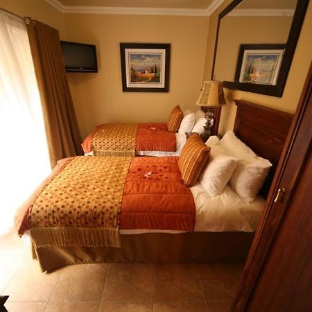 Le Cozmo Guesthouse Johannesburg Esterno foto