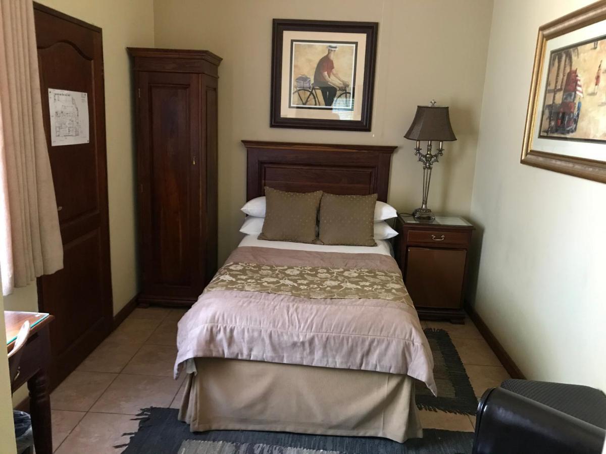 Le Cozmo Guesthouse Johannesburg Esterno foto