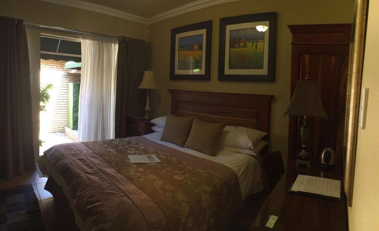 Le Cozmo Guesthouse Johannesburg Esterno foto
