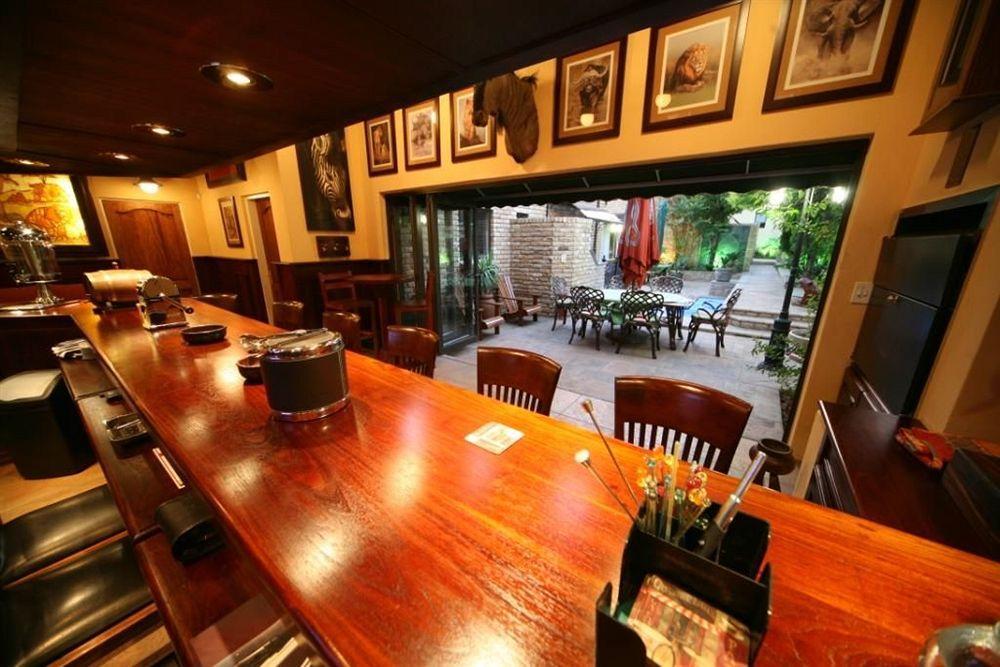 Le Cozmo Guesthouse Johannesburg Esterno foto
