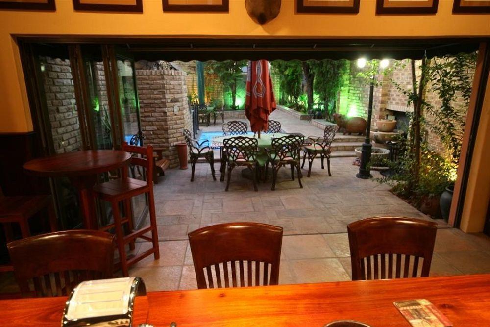 Le Cozmo Guesthouse Johannesburg Esterno foto