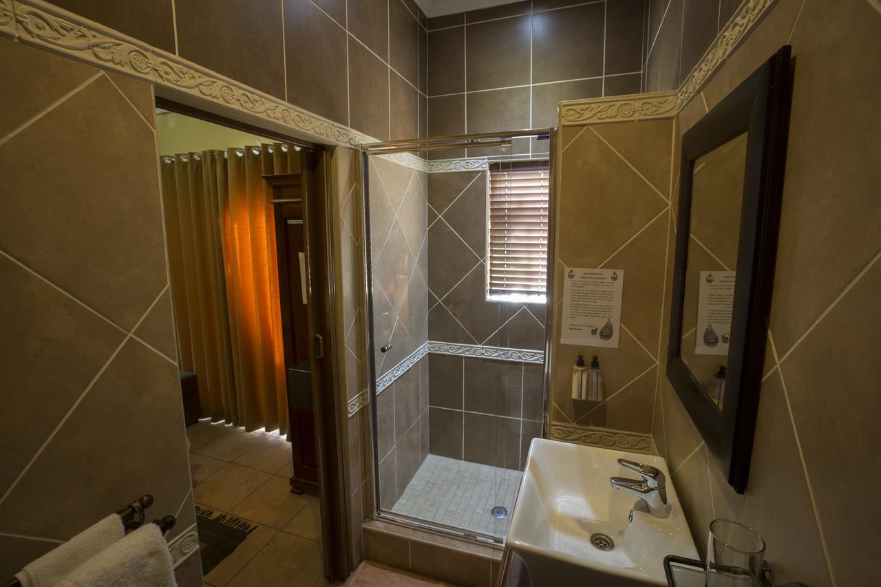 Le Cozmo Guesthouse Johannesburg Esterno foto