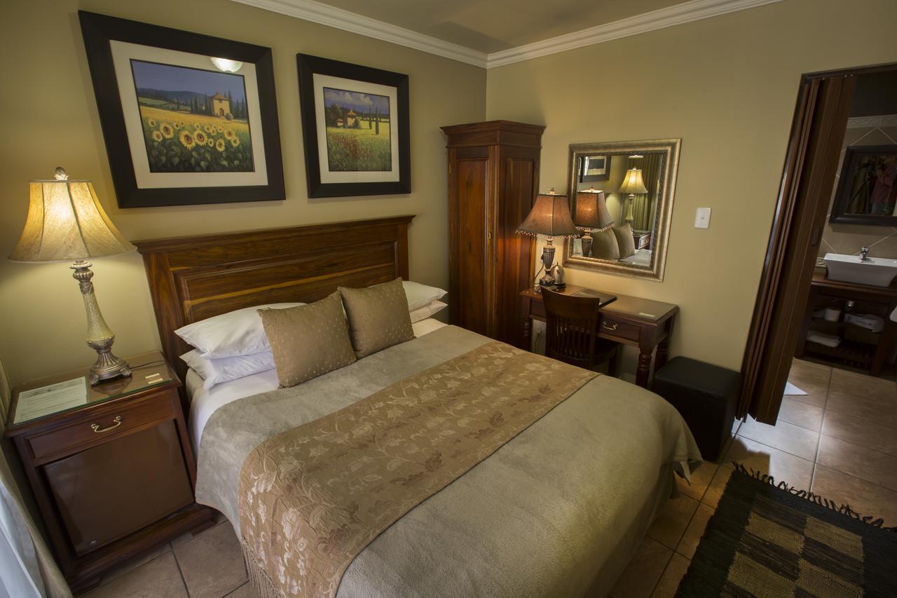 Le Cozmo Guesthouse Johannesburg Esterno foto