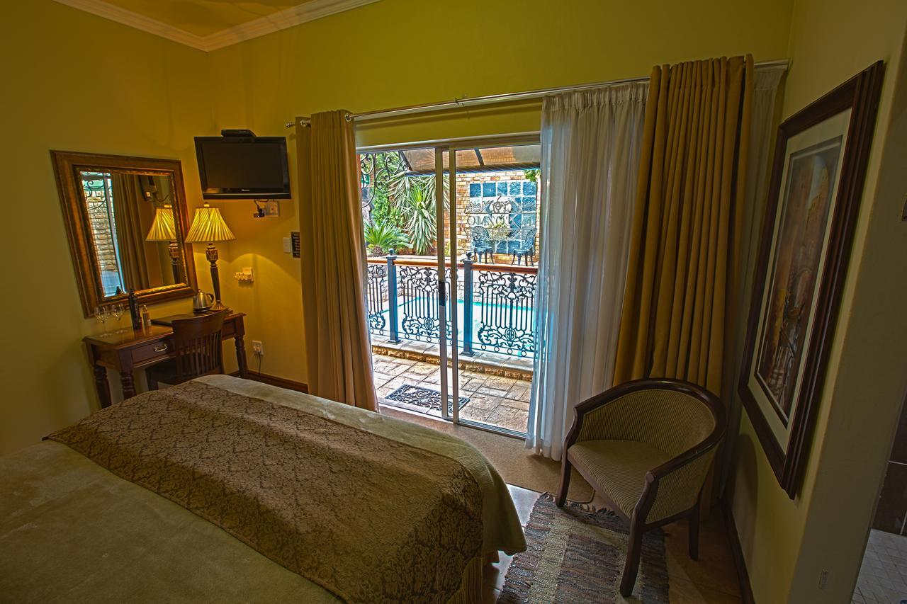 Le Cozmo Guesthouse Johannesburg Esterno foto
