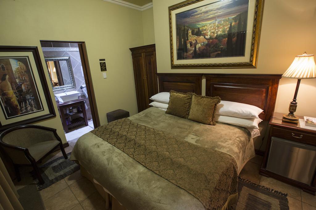 Le Cozmo Guesthouse Johannesburg Esterno foto