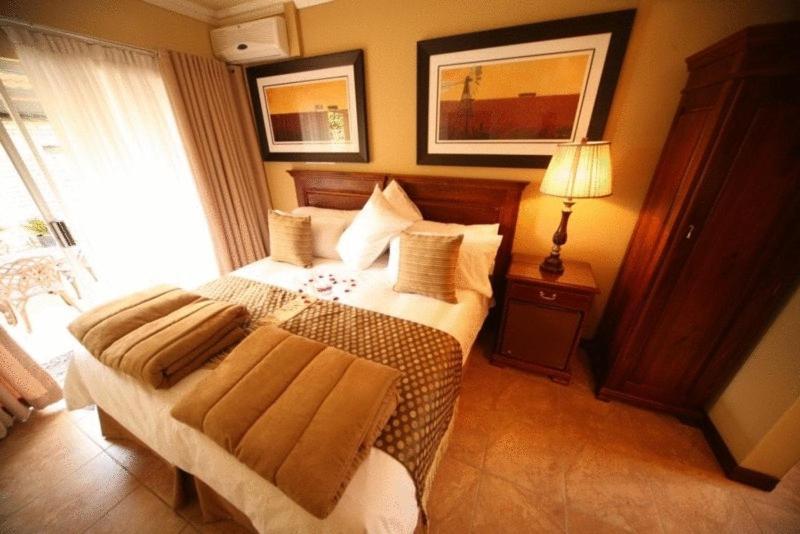 Le Cozmo Guesthouse Johannesburg Esterno foto