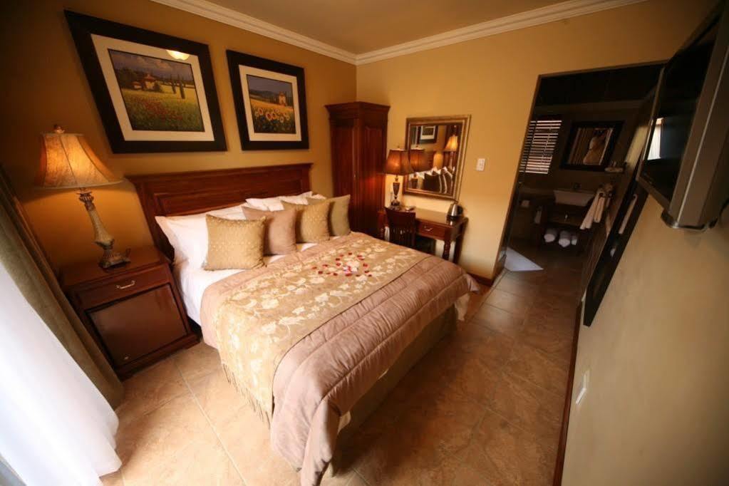 Le Cozmo Guesthouse Johannesburg Esterno foto