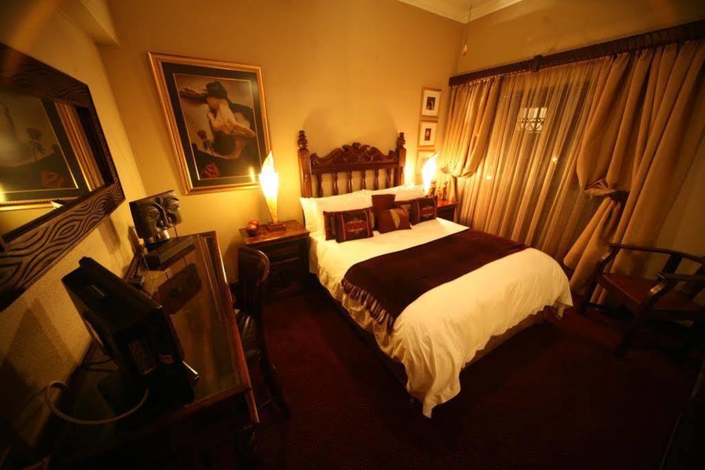 Le Cozmo Guesthouse Johannesburg Esterno foto