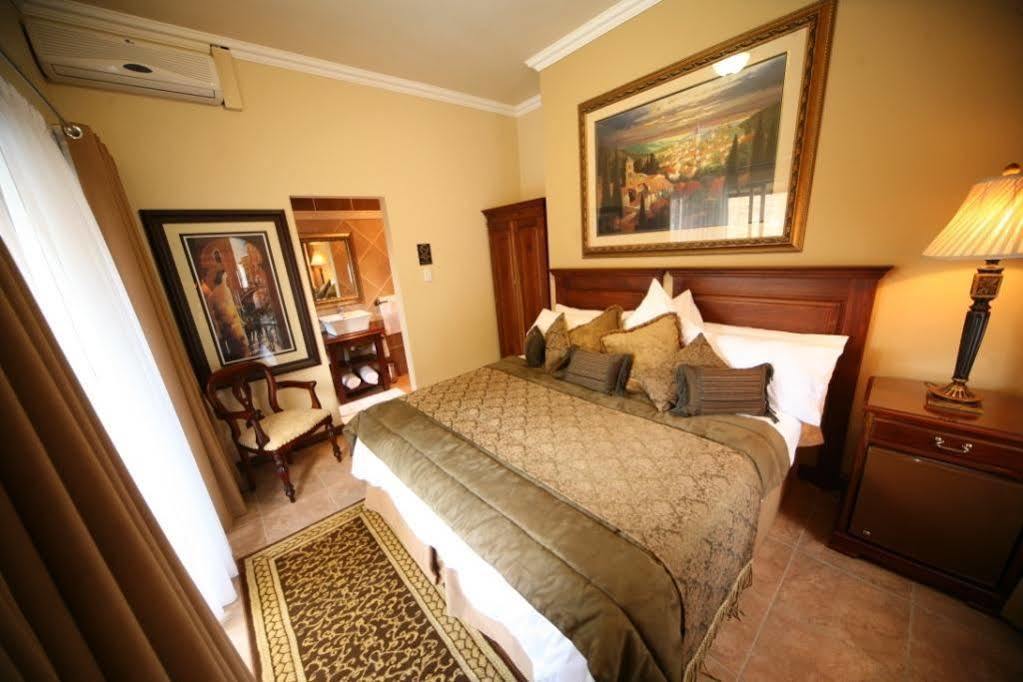 Le Cozmo Guesthouse Johannesburg Esterno foto