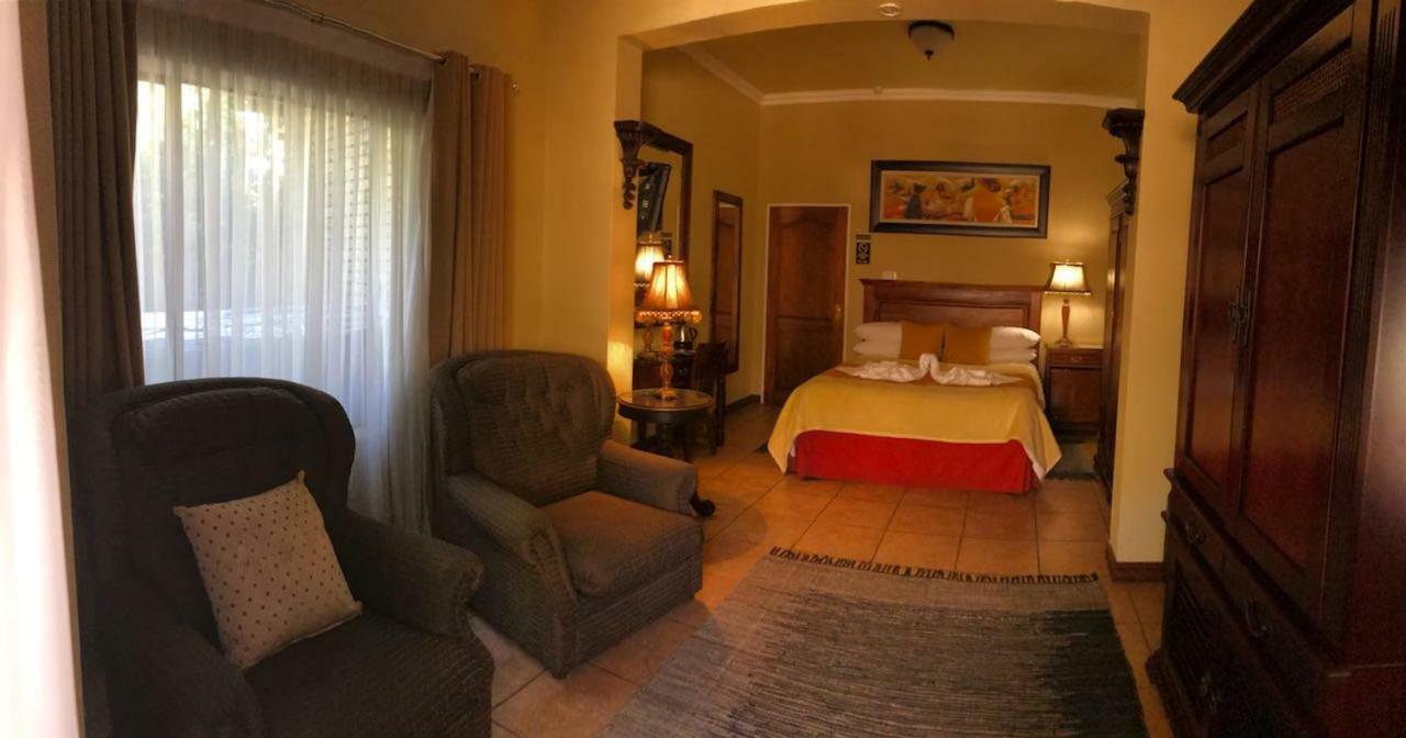 Le Cozmo Guesthouse Johannesburg Esterno foto